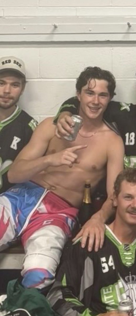 oscarneau's tweet photo. we are so fucking back fraser minten https://t.co/nAMO6vldnf