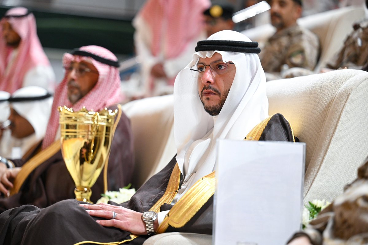 imarat_almadina's tweet photo. سمو نائب أمير منطقة #المدينة_المنورة #سعود_بن_نهار، الرئيس الفخري لجمعية التطوع الأهلية فزعة @Fazah_2030 يتوّج فريق الترجي من جمعية التنمية الأهلية بقباء، الفائز ببطولة #كأس_فزعة_للمتطوعين، وذلك في ختام منافسات البطولة التي أُقيمت بمدينة الأمير محمد بن عبدالعزيز الرياضية. https://t.co/zEyU6TZbF6