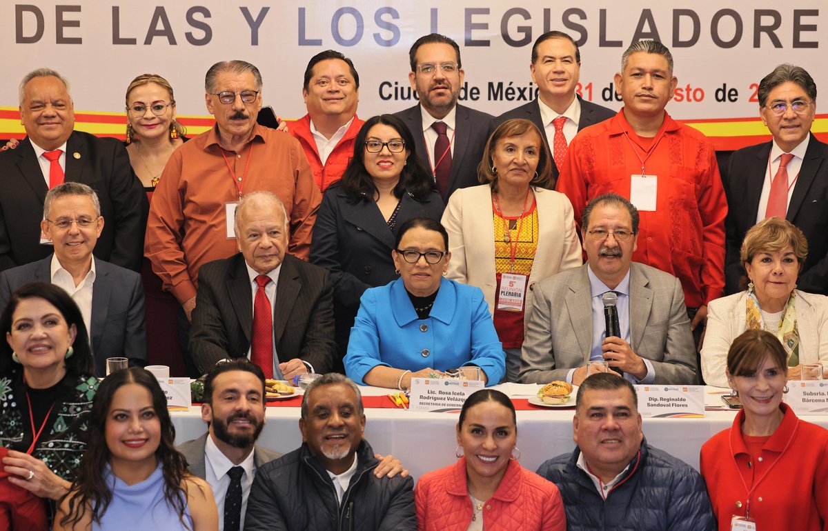 rosaicela_'s tweet photo. Muchas gracias a nuestro querido compañero @AlbertoAnayaGt, por la invitación a la 5a plenaria del @PtSenado y @DiputadosPTmx. Reconocemos la valiosa labor legislativa del grupo parlamentario. Y, de frente al nuevo periodo de sesiones, llamamos a fortalecer nuestra alianza para defender y profundizar la transformación que hemos logrado juntos, en beneficio del pueblo de #México. 🇲🇽 @Claudiashein @ReginaldoSF_PT #FranciscoAmadeo