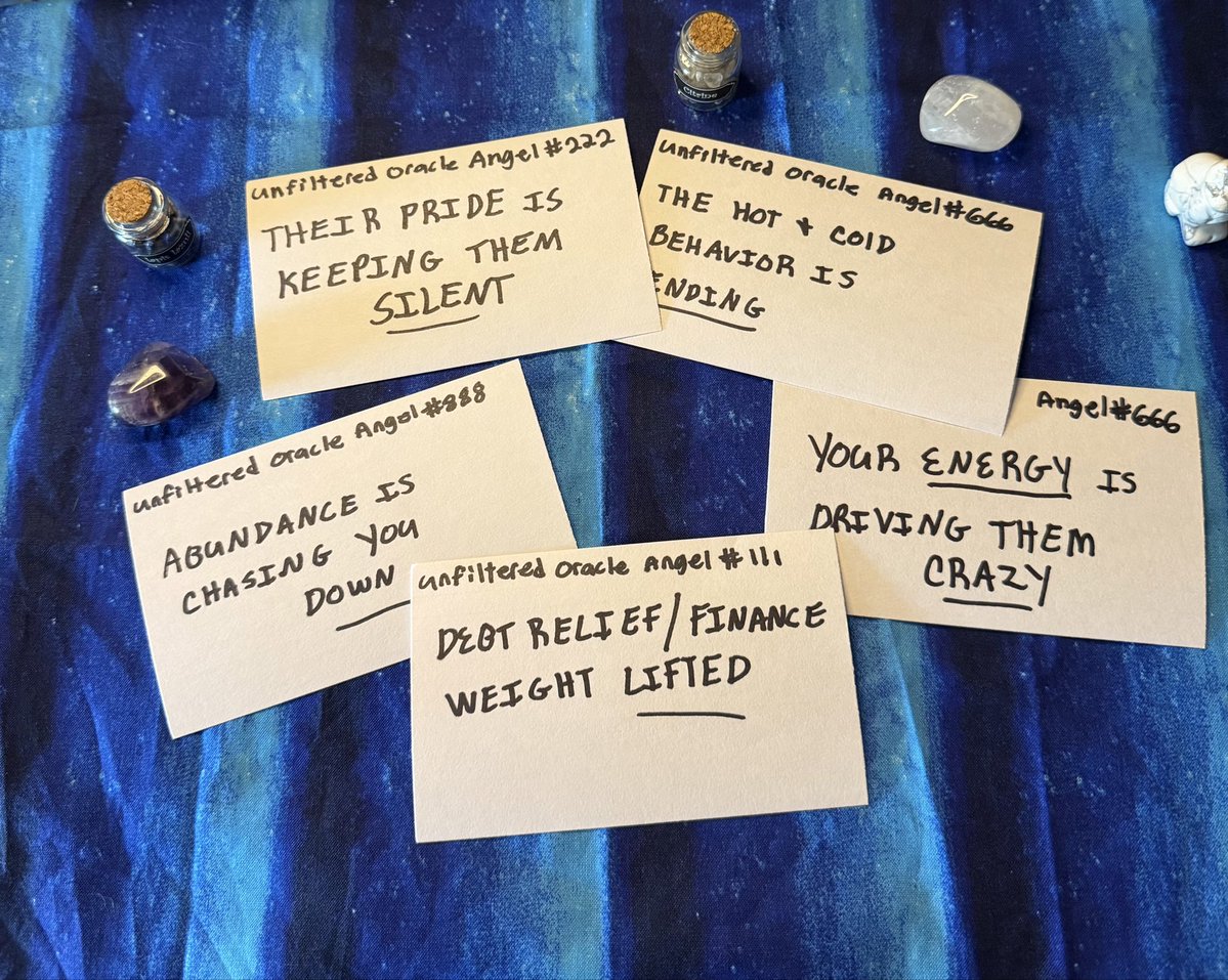 GlitteringLadyC's tweet photo. My newest Creation #oracle #tarot #witch https://t.co/1ULBFERxtM