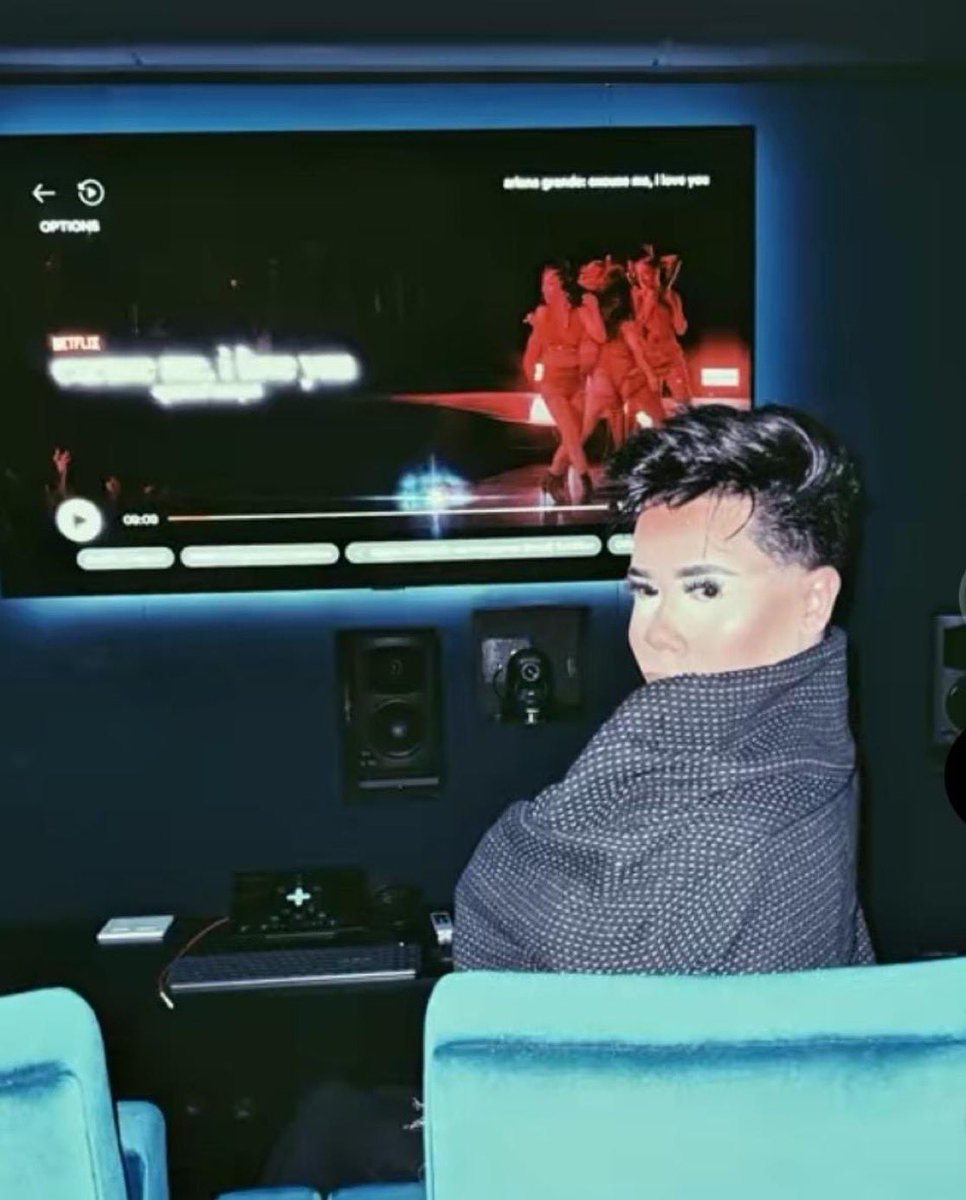 assrf1_'s tweet photo. @updatecultura Ele pausando a carreira junto com a Ariana, mãe e filho mesmo https://t.co/lc0u88VfAj