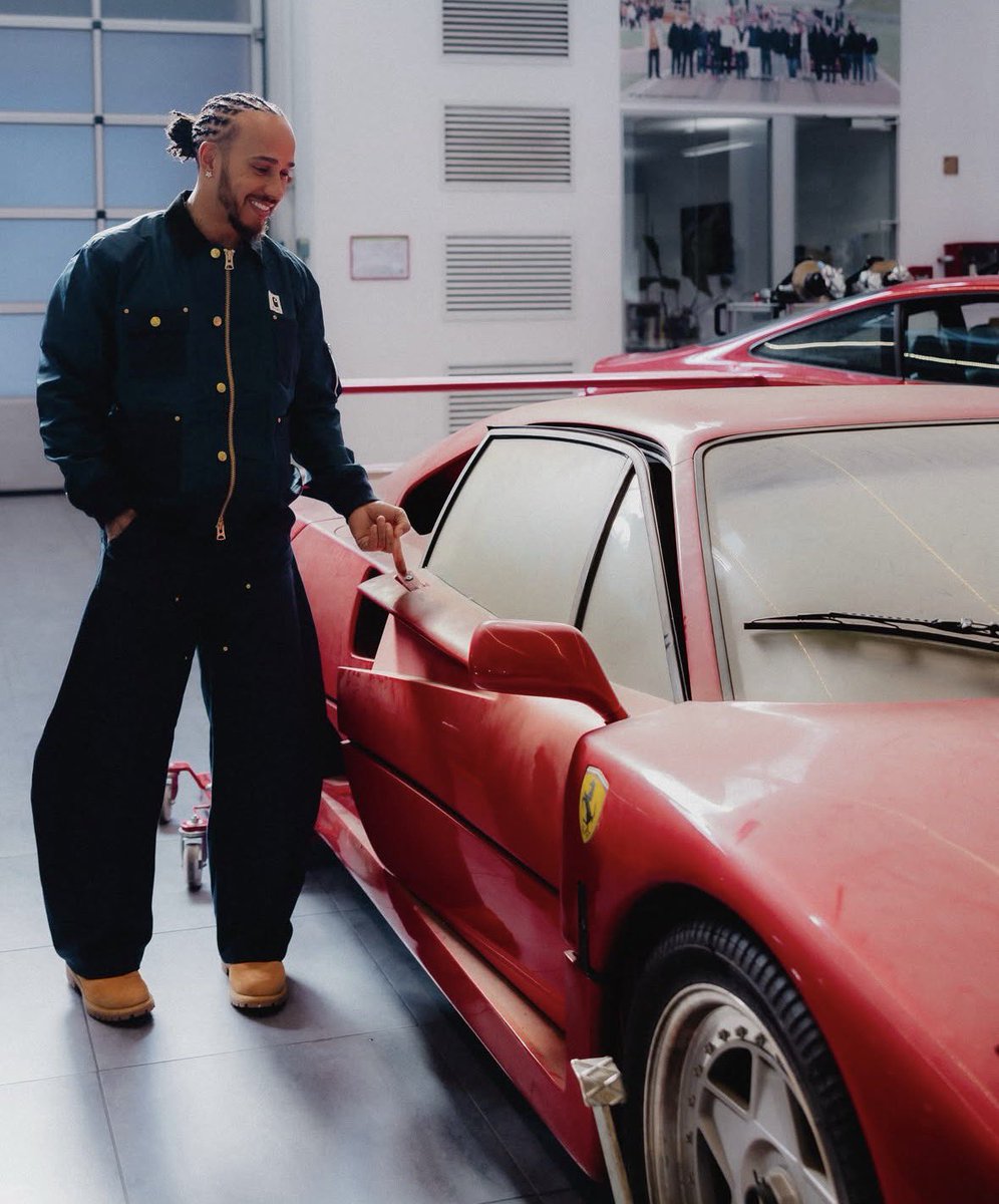 CarSighting's tweet photo. Lewis Hamilton’s Barn-Find Ferrari F40 https://t.co/xcMEXsO4K9