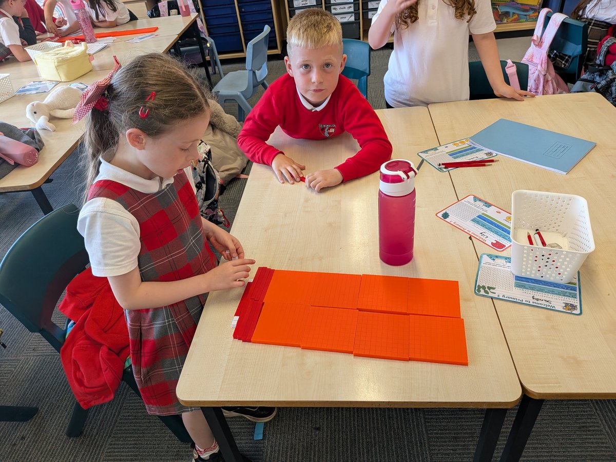 NewarkP3_A's tweet photo. Today we used for dienes blocks to represent numbers to 1000 🤩 https://t.co/bHYrt6POVr