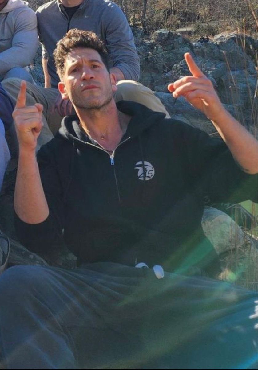 ph4llax's tweet photo. i love the thing he does in photos where he tilts his head up and then his arm’s doing something stupid in front of his https://t.co/ZJcEksO6jU