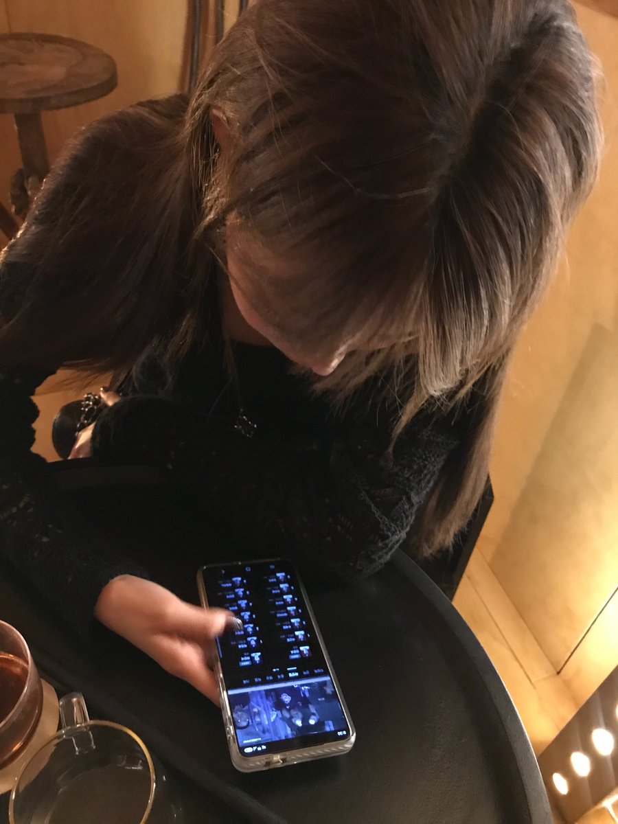 xhae_y's tweet photo. 홍은채 지인 만날 때도 두산 경기 보고 있는 거 실화야? ㅋㅋㅋㅋㅋㅋㅋㅋㅋㅋㅋ https://t.co/d8Sdry5yKw