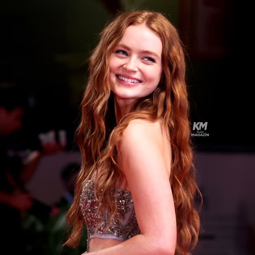 kulis_magazin's tweet photo. Stranger Things yıldızı Sadie Sink, Calvin Klein’in yeni kampanya yüzü olarak kamera karşısına geçti. https://t.co/NxFb5VdBWS