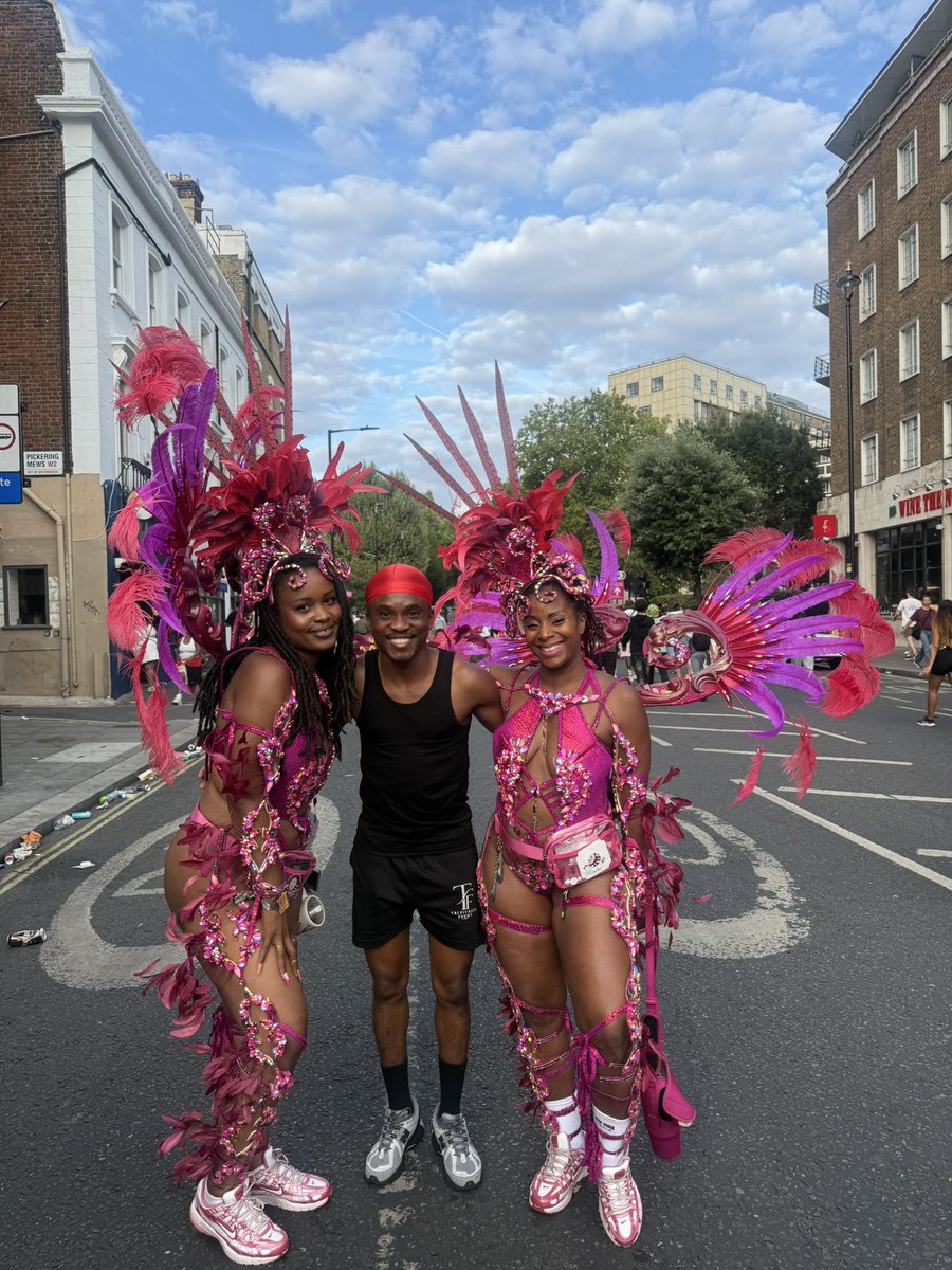 Akanimo_Utibe01's tweet photo. Today after a night shift I was spontaneously pulled to go for the famous Notting Hill carnival, it was interesting but @OlatunbosunPel2 🤦🏽‍♂️ stressed meeeeeee. Myself and my homegirl @feragurl ❤️ https://t.co/IAUXSkGMrn