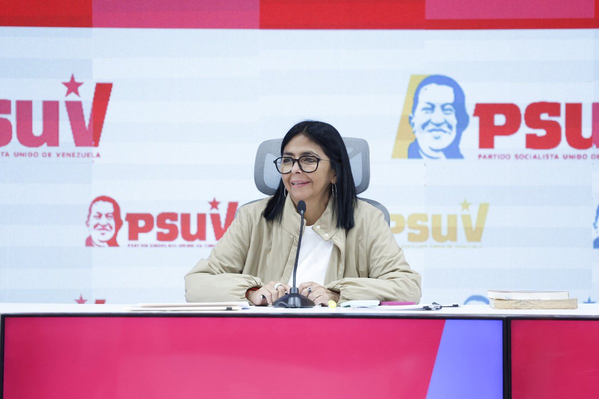 JacquelinePSUV's tweet photo. #31Ago En la Dirección Nacional del @PartidoPSUV, nos reunimos con nuestra presidenta @delcyrodriguezv para afianzar la organización y movilización de cara a la Consulta Popular Nacional del próximo 18 de octubre. https://t.co/FEiVD8qBNE