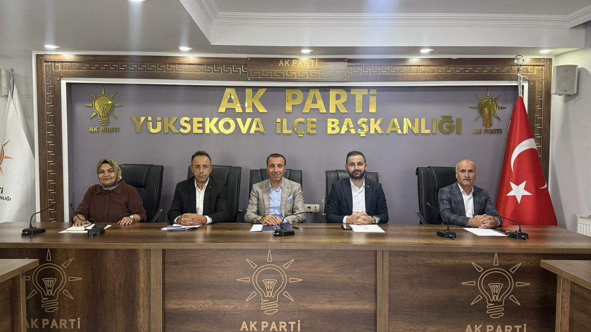 BurhanYASAR30's tweet photo. Ağustos ayı Köy ve Mahalle Başkanları Toplantımızı, birlik ve beraberlik içerisinde gerçekleştirdik.

Sahadaki çalışmalarımızı, üye faaliyetlerimizi ve önümüzdeki dönemde hayata geçireceğimiz çalışmalarımızı istişare ederek değerlendirdik. Her bir köy ve mahallemizde teşkilatımızın güçlü sesi, milletimizin gönül köprüsü olan başkanlarımıza emekleri ve gayretleri için teşekkür ediyoruz.

@RTErdogan
@Akparti
@abuyukgumus
@MustafaAlkayis
@byildiz63
@KayaZeydin