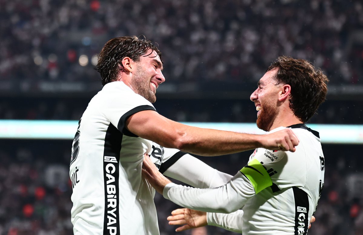 BesiktasEnglish's tweet photo. These two… 🤤 https://t.co/dehVNe5vQF