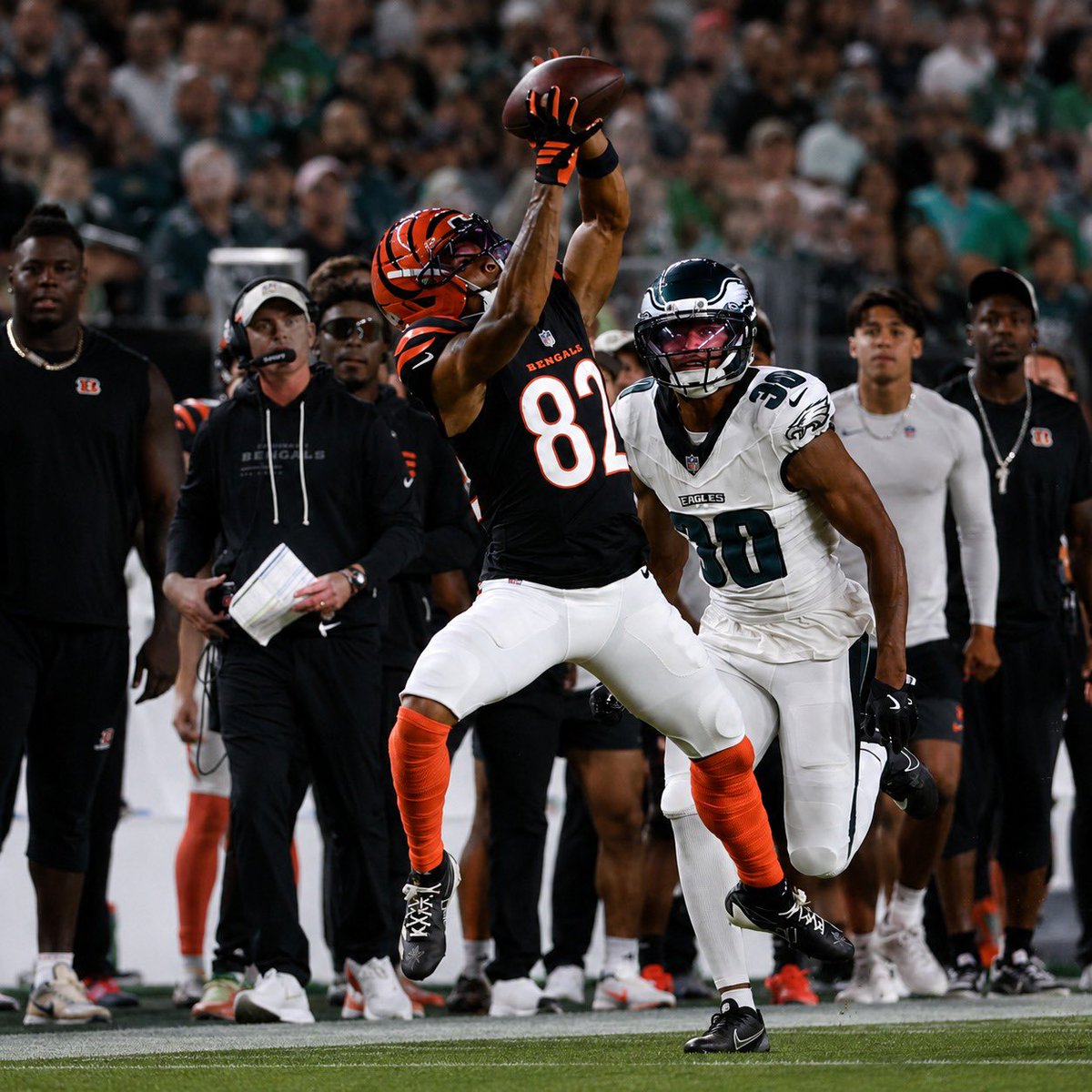 MySportsUpdate's tweet photo. The #Texans are signing former #Bengals WR Mitchell Tinsley to their practice squad, per source.

Tinsley had 8 catches for 116 yards and 2 TDs last season, and drew interest from several teams after Cincinnati moved on due to its deep WR room. https://t.co/jWkG50XI3E