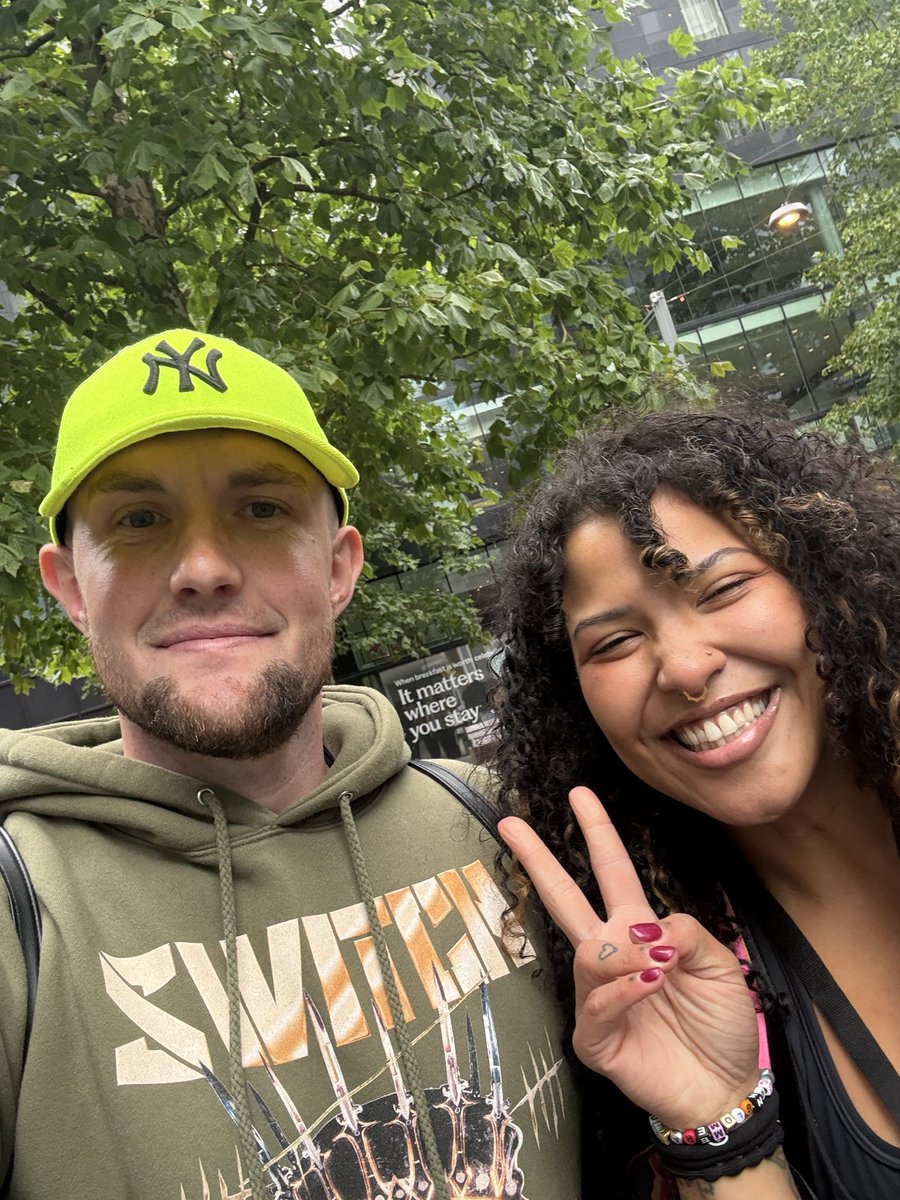 Kyyy32's tweet photo. Oh and for the record @willowwrestles has the most purest heart ever 🥹 thank you for the photo 🩷 https://t.co/gjCXmSUFxa