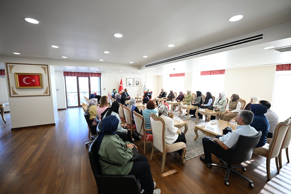 tugbaisikercan's tweet photo. 📍İstanbul | Gaziosmanpaşa Belediyesi 

Gaziosmanpaşa ilçe ziyaretimiz doğrultusunda, Belediye Başkan Vekilimiz Sn. Eray Karadeniz ile bir araya geldik.  

İlçemizin çehresini değiştiren projeler ve komşularımızın refahı için yürütülen çalışmalar üzerine verimli bir görüşme gerçekleştirdik. Gaziosmanpaşa’mız için ortaya koyduğu vizyon ve özverili hizmetleri dolayısıyla Sn. @eraykaradeniz Başkanımıza teşekkürlerimizi sunuyoruz.