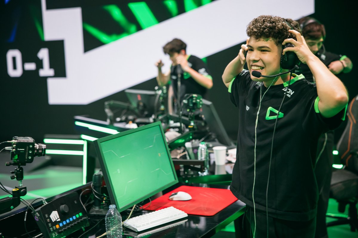 desatualizadovl's tweet photo. 🚨RUMOR | Erde passa call inusitada

No Segue a Call, o capitão da LOUD passou apenas uma call durante os dois mapas contra o mibr: "Descobre onde o tex tá e vamo na do tex"

O Capitão chileno também disse: "Eles tão procurando o Bati mas só tão caindo de boca no cano do luk xo" https://t.co/vHdoyPQ5vS