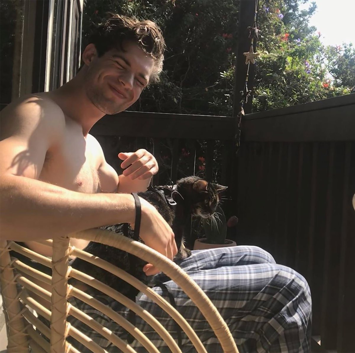 foolhearten's tweet photo. pov: your camera roll if jensen was your boyfriend. https://t.co/o7lwuk7rLB
