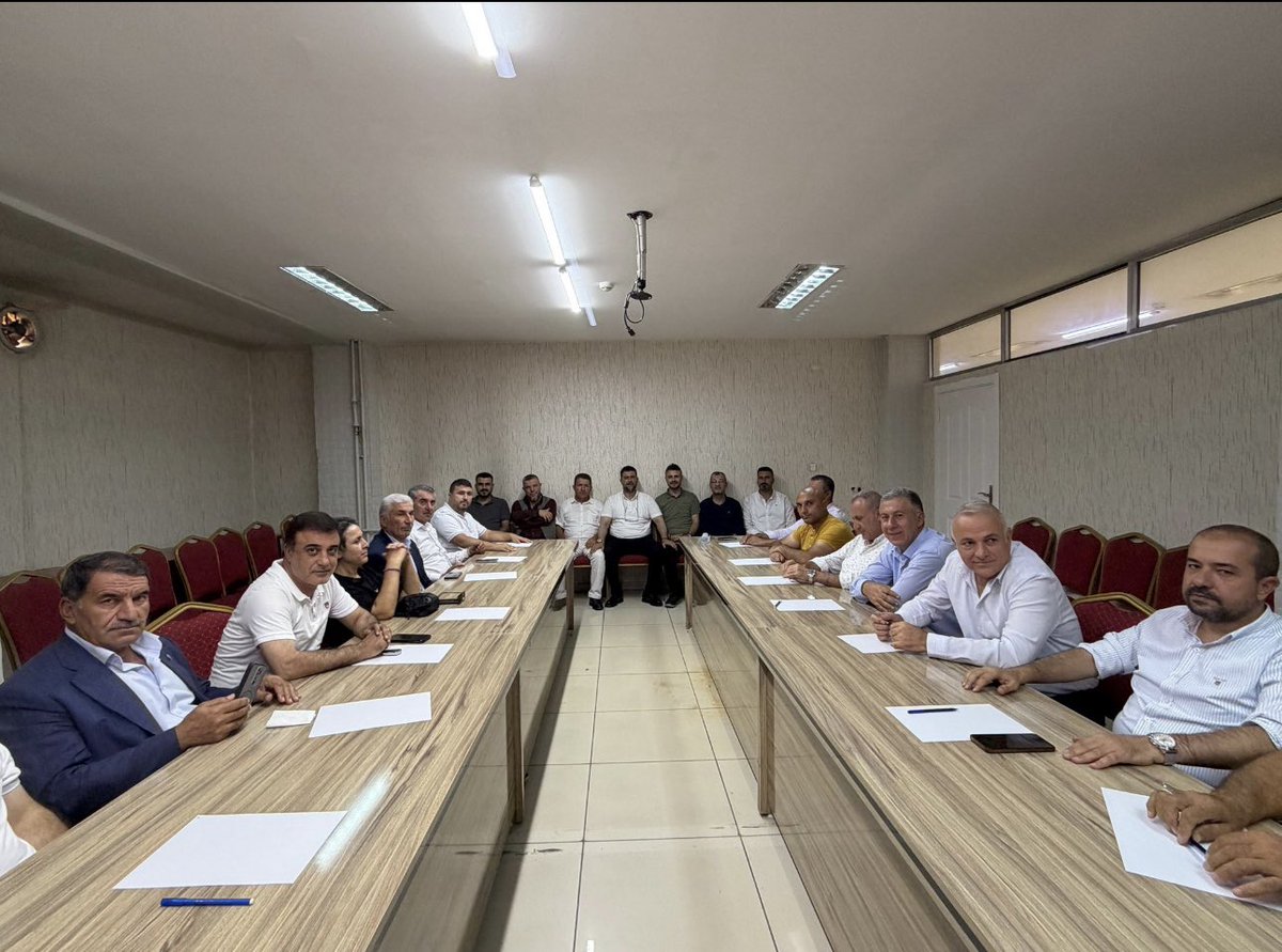 MelikEmre1's tweet photo. *
Yönetim kurulu toplantımızı yoğun ve güzel bir gündemle icra ettikten sonra parti binamıza gelen misafirlerimizi ağırladık…
Hayırlara vesile olsun inşallah… https://t.co/EGFjZBrVYt