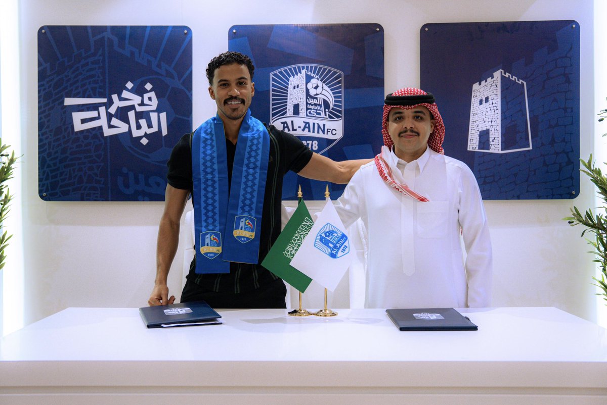 alain_ksa's tweet photo. وقّع للفخر.. وبدأت الحكاية 🤝💙 

#نادي_العين_السعودي https://t.co/hHnCeKZxyY