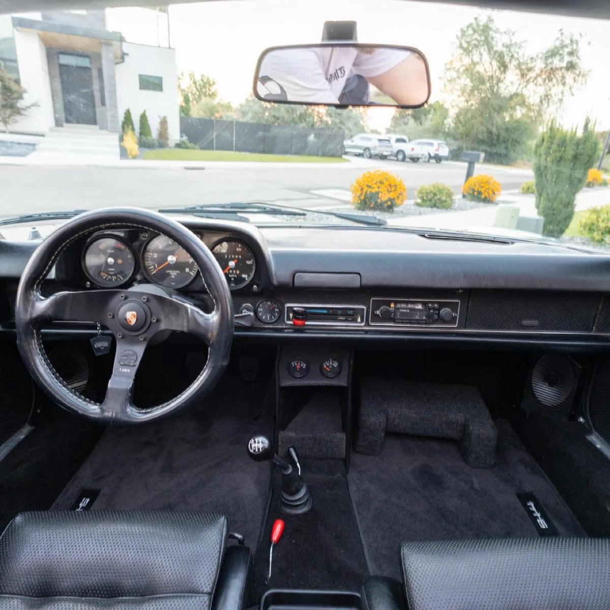 Bringatrailer's tweet photo. Five gears, six cylinders!

https://t.co/x5wr7X3yPd https://t.co/0jr6WPz672