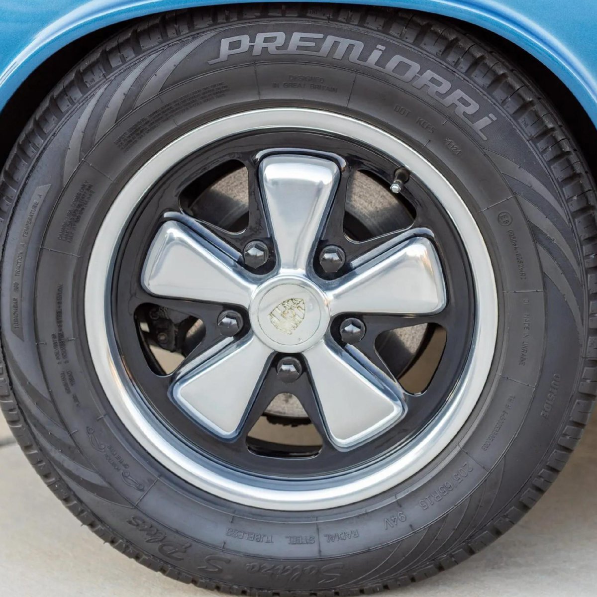 Bringatrailer's tweet photo. Five gears, six cylinders!

https://t.co/x5wr7X3yPd https://t.co/0jr6WPz672
