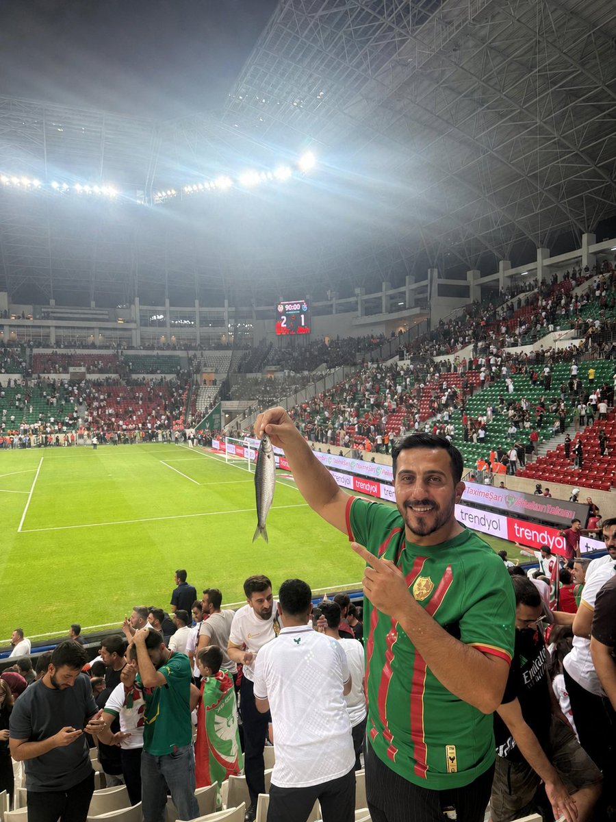 kdr7_'s tweet photo. Arefeyi gösteririz bayramı göstermeyiz 💚❤️ 

#Amedspor
#AmdvsTs
#Trabzon https://t.co/Knd2wYFRdP