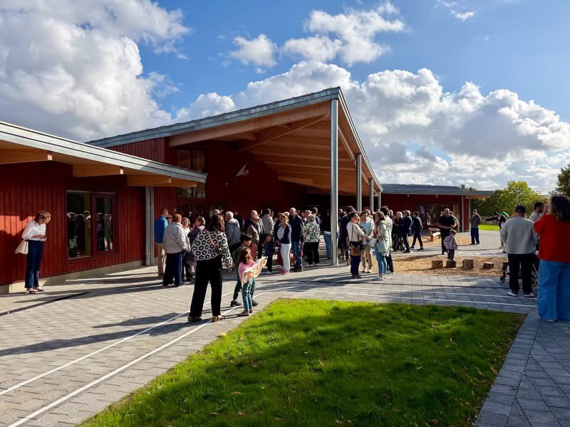 FLeturque's tweet photo. En cette veille de rentrée scolaire, j’ai eu le plaisir de participer à l’inauguration de l’école Emmanuelle Charpentier à Anzin-Saint-Aubin. Le @GrandArras soutient la commune via ses fonds de concours et le réaménagement complet des abords de l’école. https://t.co/2Bn0yjU5Od