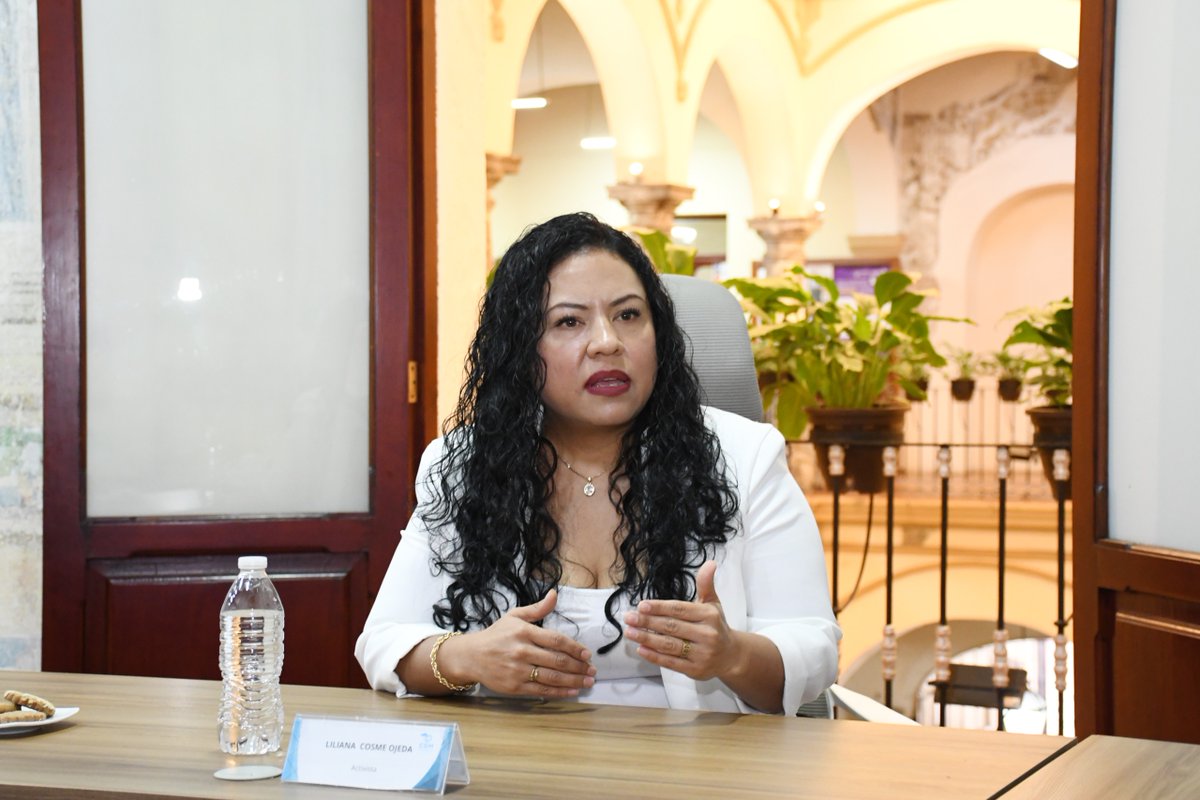 CDHPuebla's tweet photo. Alianzas, empatía y derechos 🤝

La presidenta de la #CDHPuebla, Isela Sánchez Soya, y el Primer Visitador, Luis Durán Cerón, mantuvieron una mesa de trabajo con Liliana Cosme Ojeda, representante del Colectivo Mujeres Apoyando una Segunda Oportunidad. 👥

El diálogo se centró en coordinar acciones conjuntas a favor de las personas privadas de su libertad que se encuentran en condiciones de alta vulnerabilidad dentro de los Centros Penitenciarios de la entidad. ✍🏼🗒️