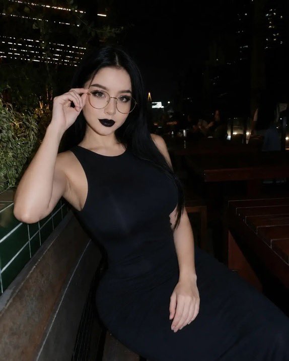 yourfavgothmum's tweet photo. Am I your type of woman?🖤 https://t.co/T0Plbu06dc