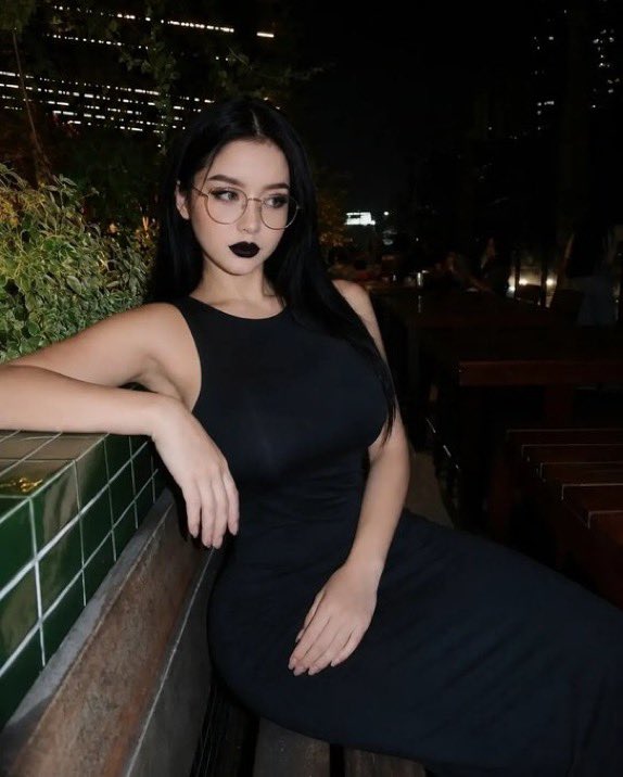 yourfavgothmum's tweet photo. Am I your type of woman?🖤 https://t.co/T0Plbu06dc