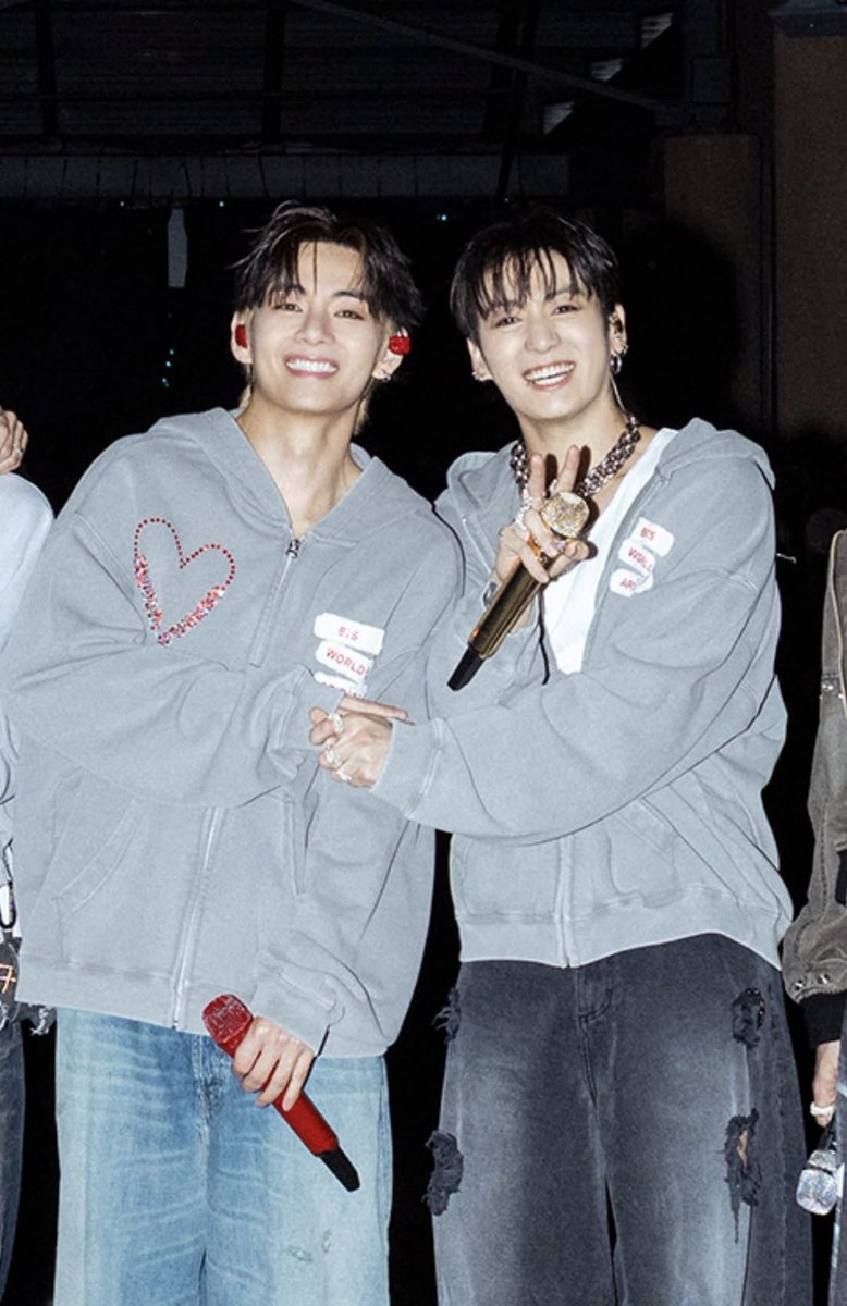 Daniela78068905's tweet photo. It’s honestly so heartwarming seeing so many Taehyung fanbases wishing Jungkook a happy birthday. 🥹💜 

It feels so special knowing that Taehyung and Jungkook’s bond inspires so much love between their fans too. Their connection truly brings people together. 🐻🐰 https://t.co/p3lEvVoqoD