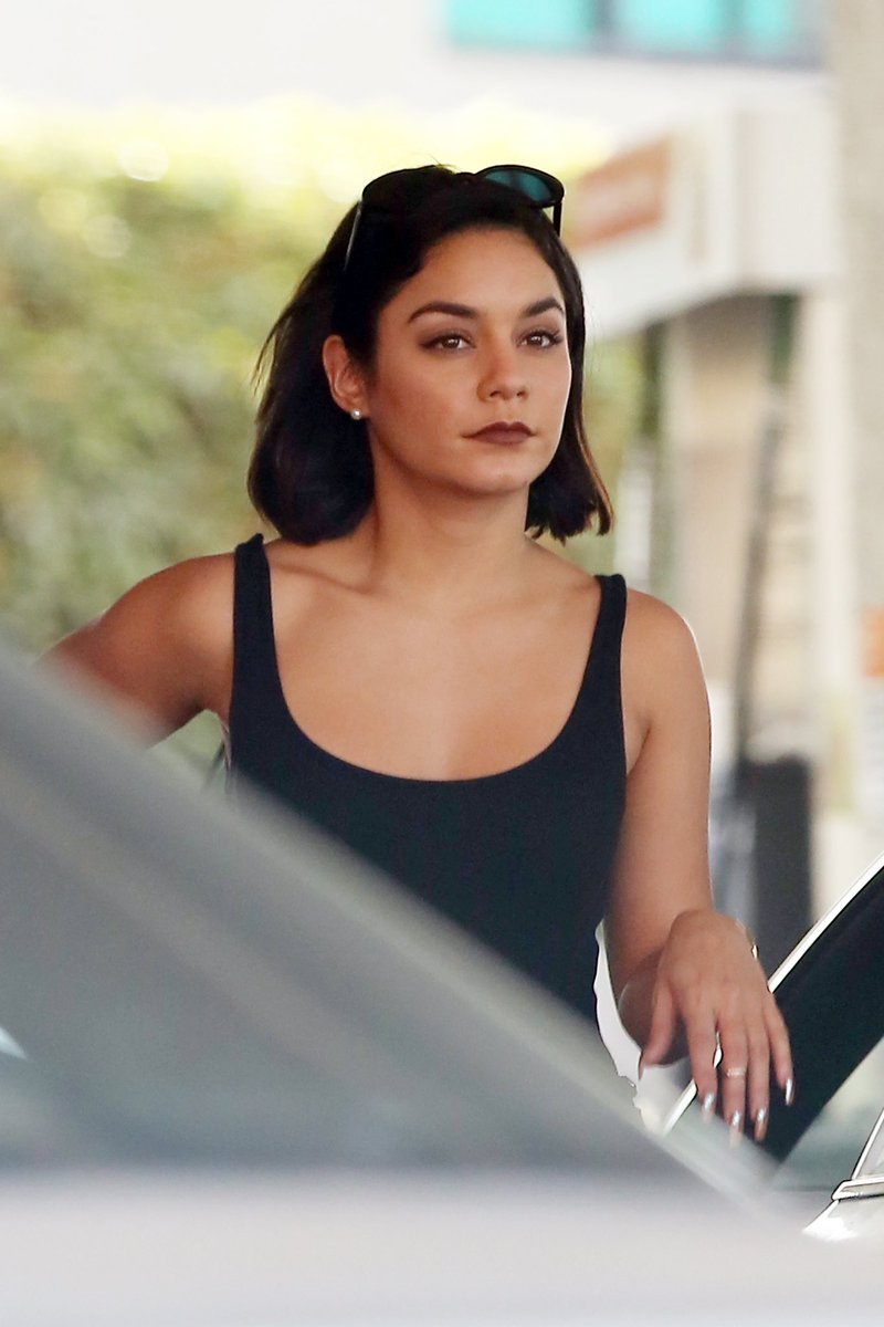 archivezanessa's tweet photo. August 31, 2017: Vanessa at a gas station in Studio City https://t.co/J9RzswNmYM