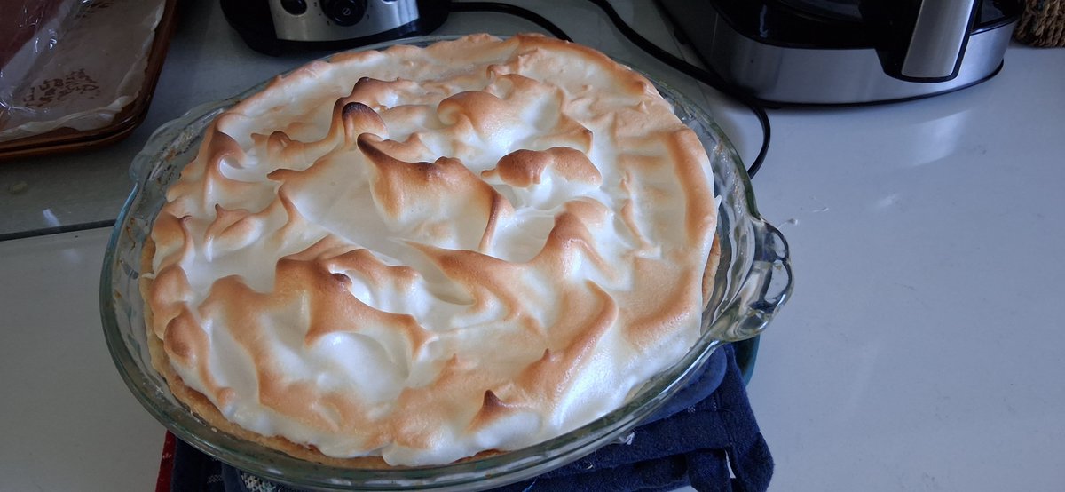 ThatBitch55570's tweet photo. Lemon Meringue Pie for my brothers birthday tomorrow https://t.co/xi9XHdtkqL
