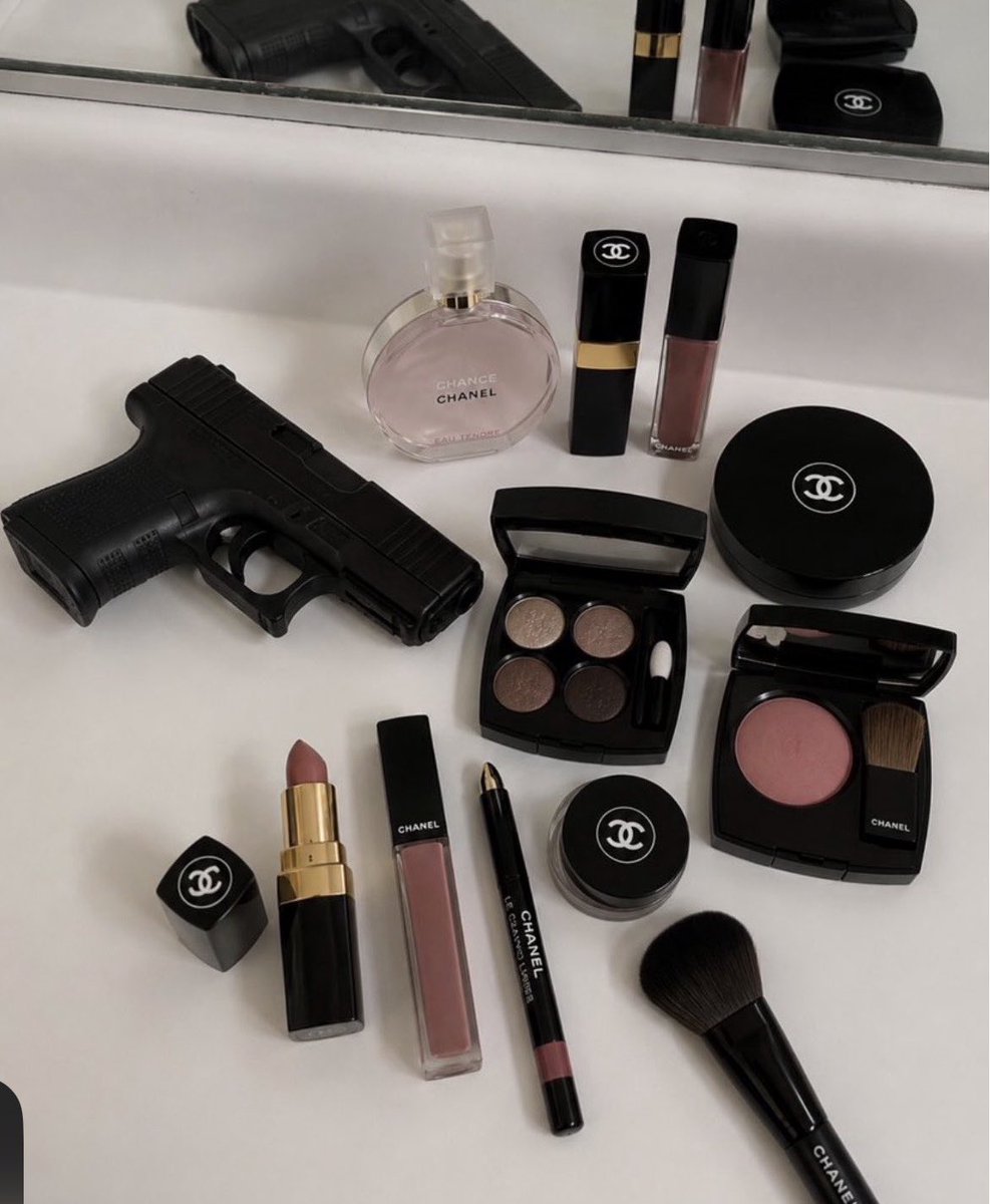 moonieaura's tweet photo. girl essentials https://t.co/jEk7OgiyXs