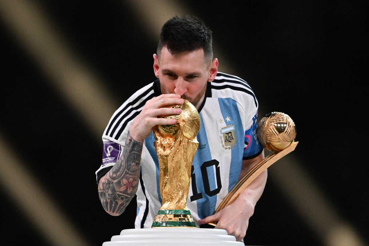 agdws's tweet photo. Querido Leo: hoy solo podemos agradecerte por tantos años defendiendo con orgullo la camiseta de tu país, Creyendo en Grande y llevando siempre a lo más alto al fútbol argentino y sudamericano.

Tu legado será eterno, no solo por todo lo que conquistaste, sino también por la persona que sos y por los valores que siempre transmitiste: humildad, respeto, compromiso y amor por el fútbol.

Fue un verdadero honor ser testigo de tantos momentos imborrables de tu extraordinaria carrera y de todo lo que representás para nuestro continente y para el mundo.

¡Simplemente gracias, Leo!