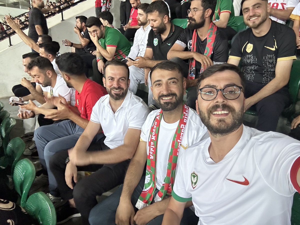 Ninovauu's tweet photo. Bugün ciğer yok hamsi tava var 😂😂 https://t.co/mMhkxUGe8h
