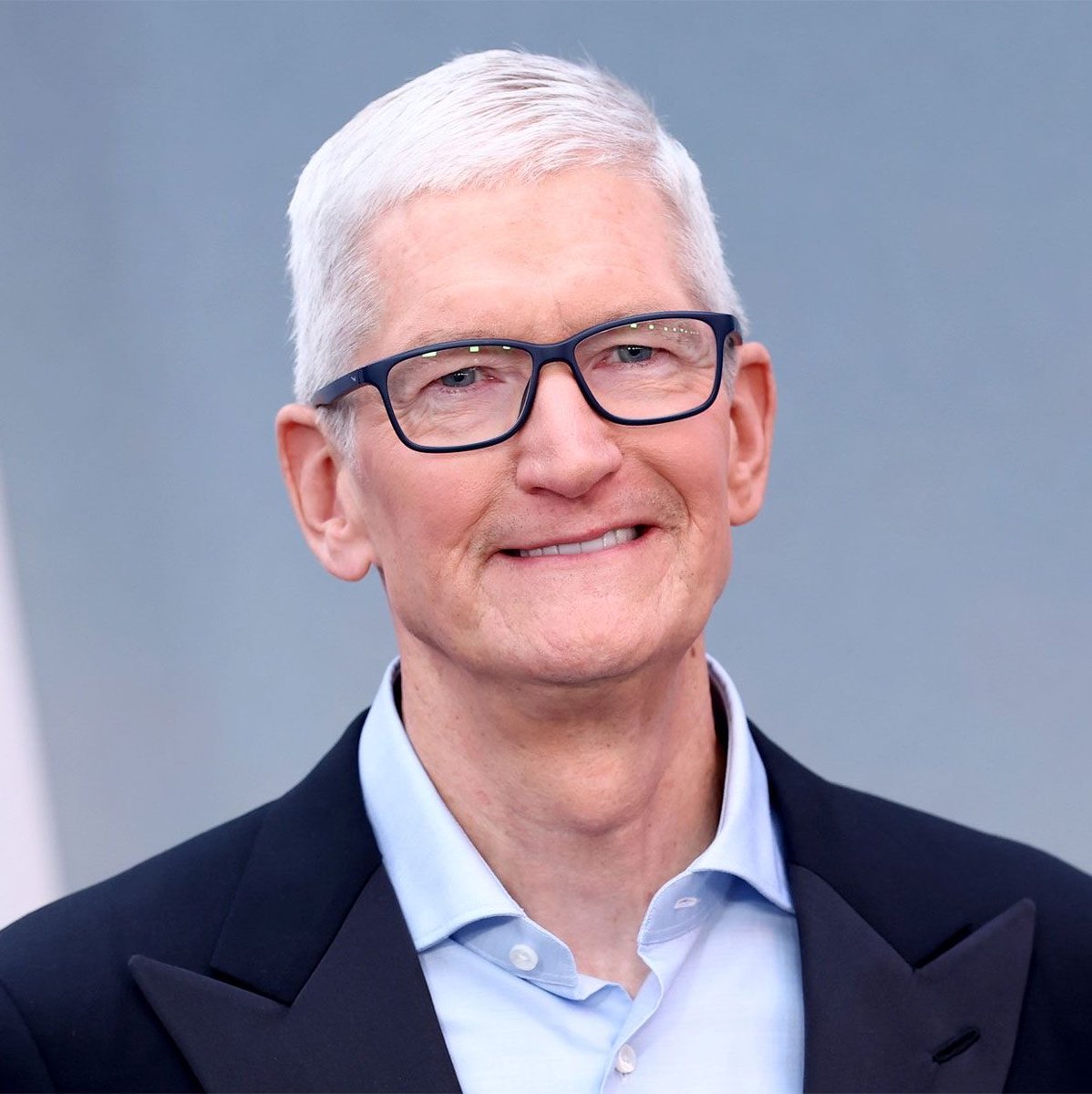 immasiddx's tweet photo. Crazy how Messi and Tim Cook retired on the same day 😭 https://t.co/Jxvpv8acGF