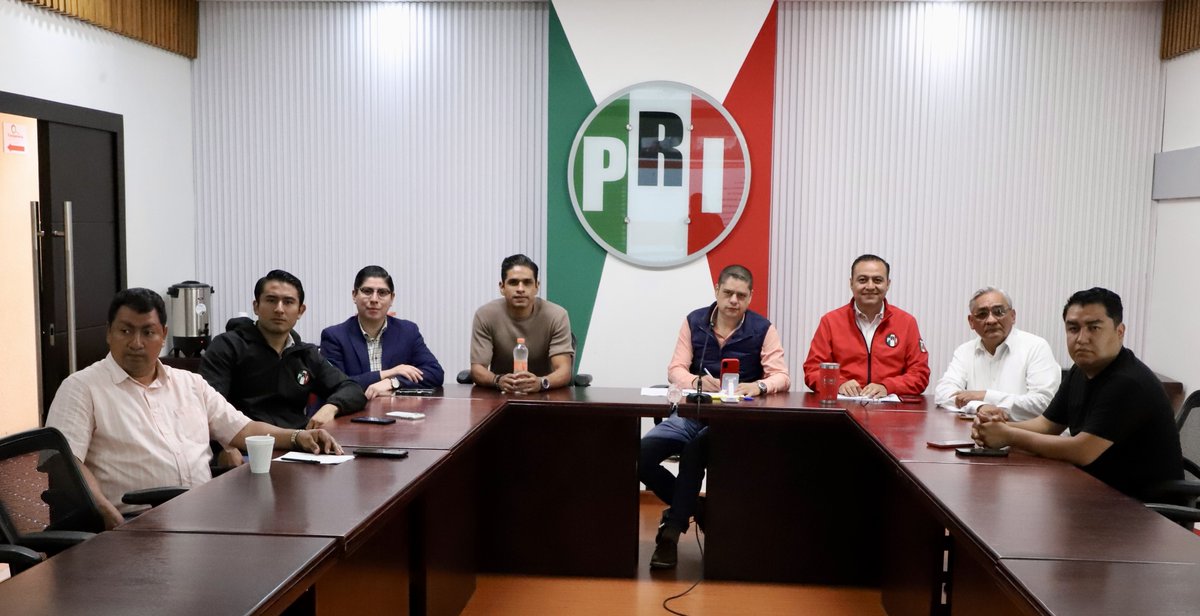 PRIGTO's tweet photo. #ReuniónNacional entre la @SAE_CEN y @PRIGTO con nuestra presidenta @RuthTiscareno para toma de protesta a quienes integran la Mesa de Representación Guanajuato ante autoridades electorales.
Presentes representantes de los municipios de nuestro estado.
#PRIGto https://t.co/32ECBlisId