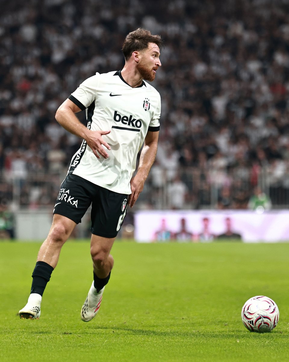 BesiktasEnglish's tweet photo. He makes so many steals, I’m starting to worry about the account… 🥵 https://t.co/NmWmTt0xep