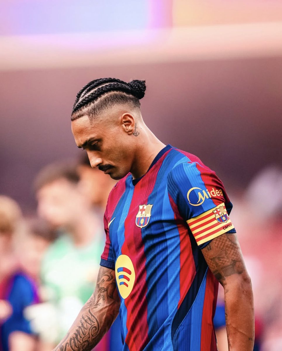 Tobs_fc's tweet photo. 🚨 STAT: After 4 good seasons, Raphinha gets his first ever standing ovation from the Camp Nou. 

He finally got his flowers. 🥹❤️ https://t.co/OxO4xdRPn7