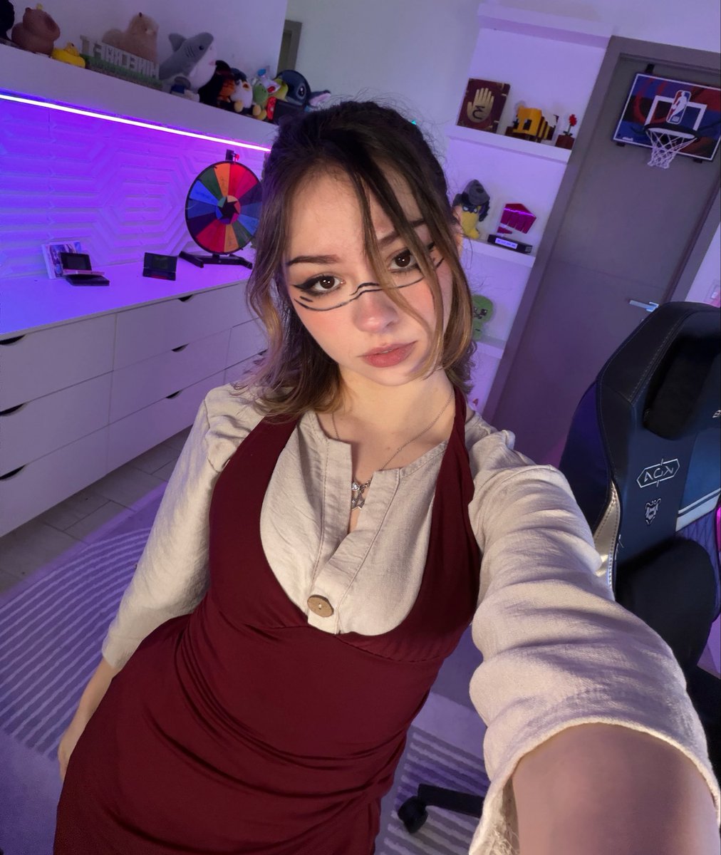 Mictia00's tweet photo. Nos metimos a una competencia de gremios en Albion Online así que le viciaremos hoy 

ENVIVO 🔴
https://t.co/unVssR4Z39 https://t.co/OV6cPgenyo