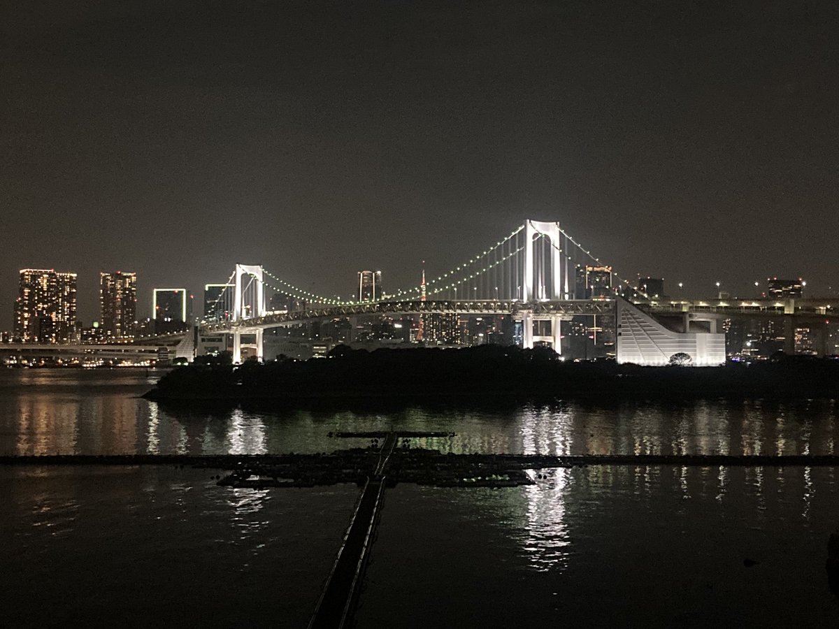 Nero_ron's tweet photo. お台場はユニコーンガンダム立像の展示も終わりどんどん名物がなくなっていく…

ついでに反対側のアクアシンフォニーも見たけど思ったよりしょぼくて好きだった景色が台無しに… https://t.co/6GoywNatnD