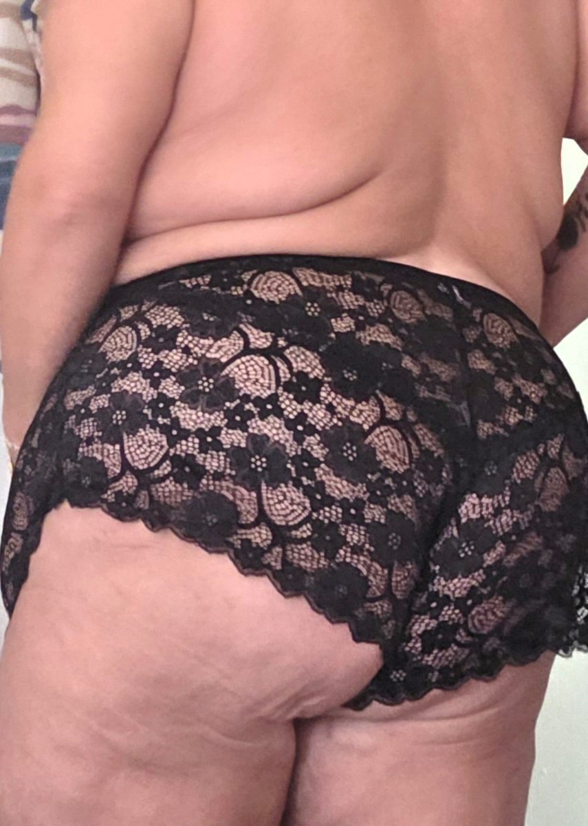 bustywelshie's tweet photo. Little bit of lace for bed tonight #chubby #hornybitch #fingerfuck #bbw #bigboobs https://t.co/cPpqszLYWM