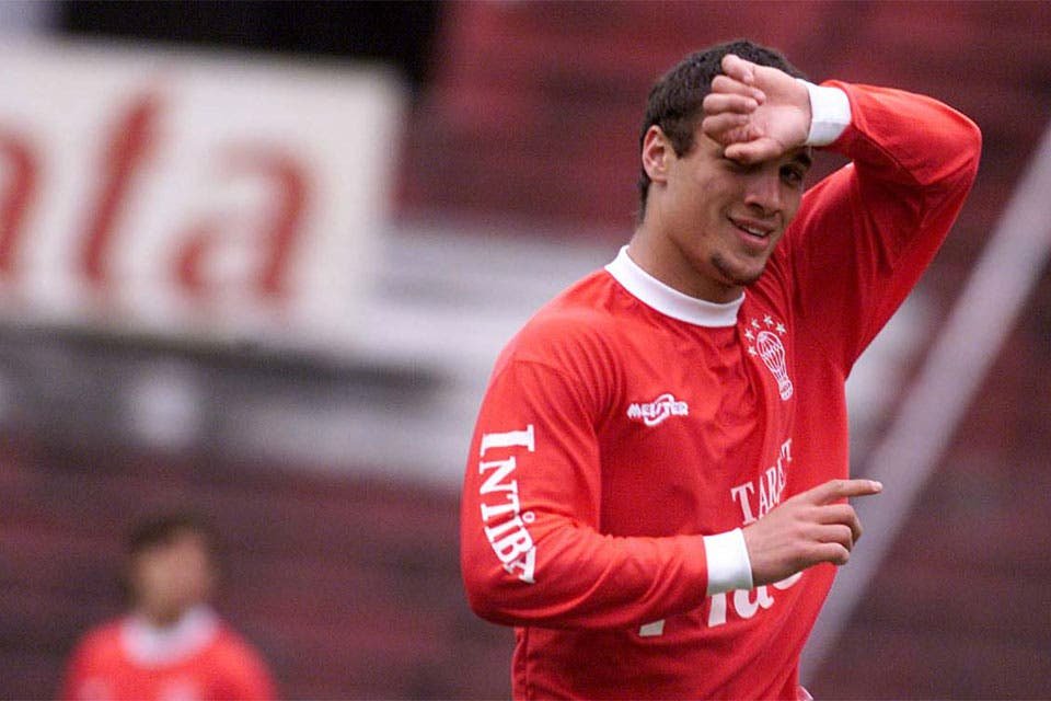 DatosHuracan's tweet photo. 🆚 3-0 Juventud Ant. (Anivole 2'ST, Osvaldo 4'ST y Larrivey 24'ST)
🏆Ap 2005, NAC B. (Fecha 2)
📅 11/8/05. 
🏟️ Ducó.
1️⃣1️⃣Migliore: Anivole, Goltz, Cellay, Grimi; S. Prette, Sosa, Paz, Monsalvo; Osvaldo y Larrivey. DT: A. Mohamed.(2/2)
¿Crees que este 11 le gana al de hoy? 🤔 https://t.co/n43kEPhw9I