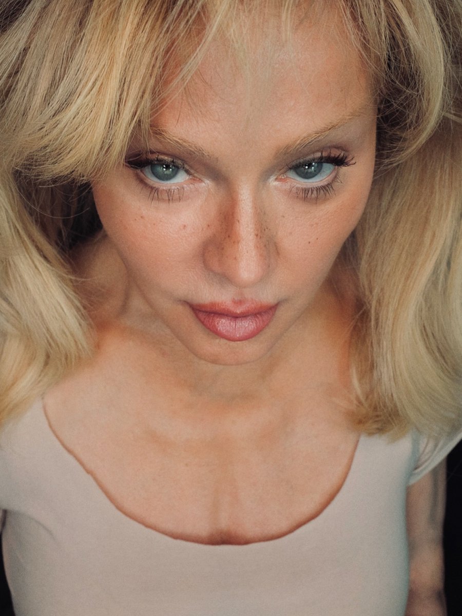 PopRhyme's tweet photo. Madonna shares new photos and looks absolutely stunning. https://t.co/jFhH0es16R