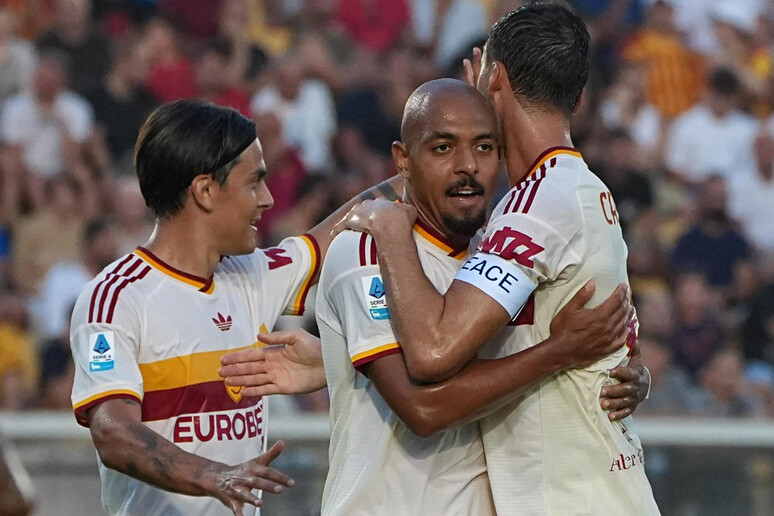 talusi's tweet photo. Diciannove reti in venti presenze in serie A!😮
Primo giocatore della Roma negli ultimi 65 anni capace di segnare almeno cinque gol nelle prime due gare di serie A.
A tutti gli effetti è diventato uno dei giocatori devastanti della Serie A.
Donyell #Malen.🤗
#LecceRoma 0-4✌️💛❤️ https://t.co/EFCAMmrTce