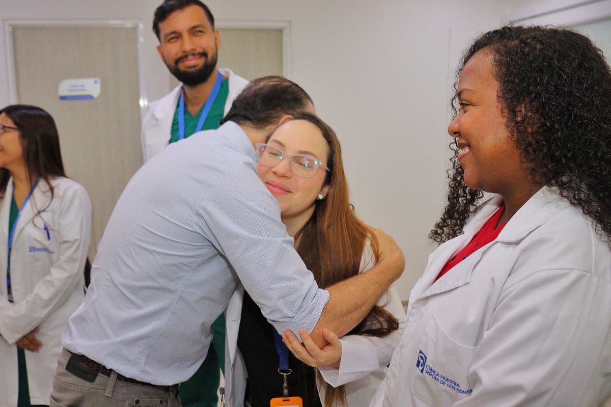 alejoeder's tweet photo. Vine a la Clínica Nuestra Señora de los Remedios, donde 157 personas heridas por el terremoto recibieron atención.

Tuve la oportunidad de agradecer el compromiso, dedicación y capacidad de respuesta al personal médico que estuvo ahí, cuidando y salvando vidas en uno de los momentos más difíciles para nuestra ciudad. 

De esos 157 pacientes, hoy solo quedan tres. También escuché sus historias y conocí cómo avanza su recuperación.

A ellos y a sus familias les reiteramos que no están solos y que Cali los acompaña hasta que todos podamos salir adelante. #CaliSomosTodos