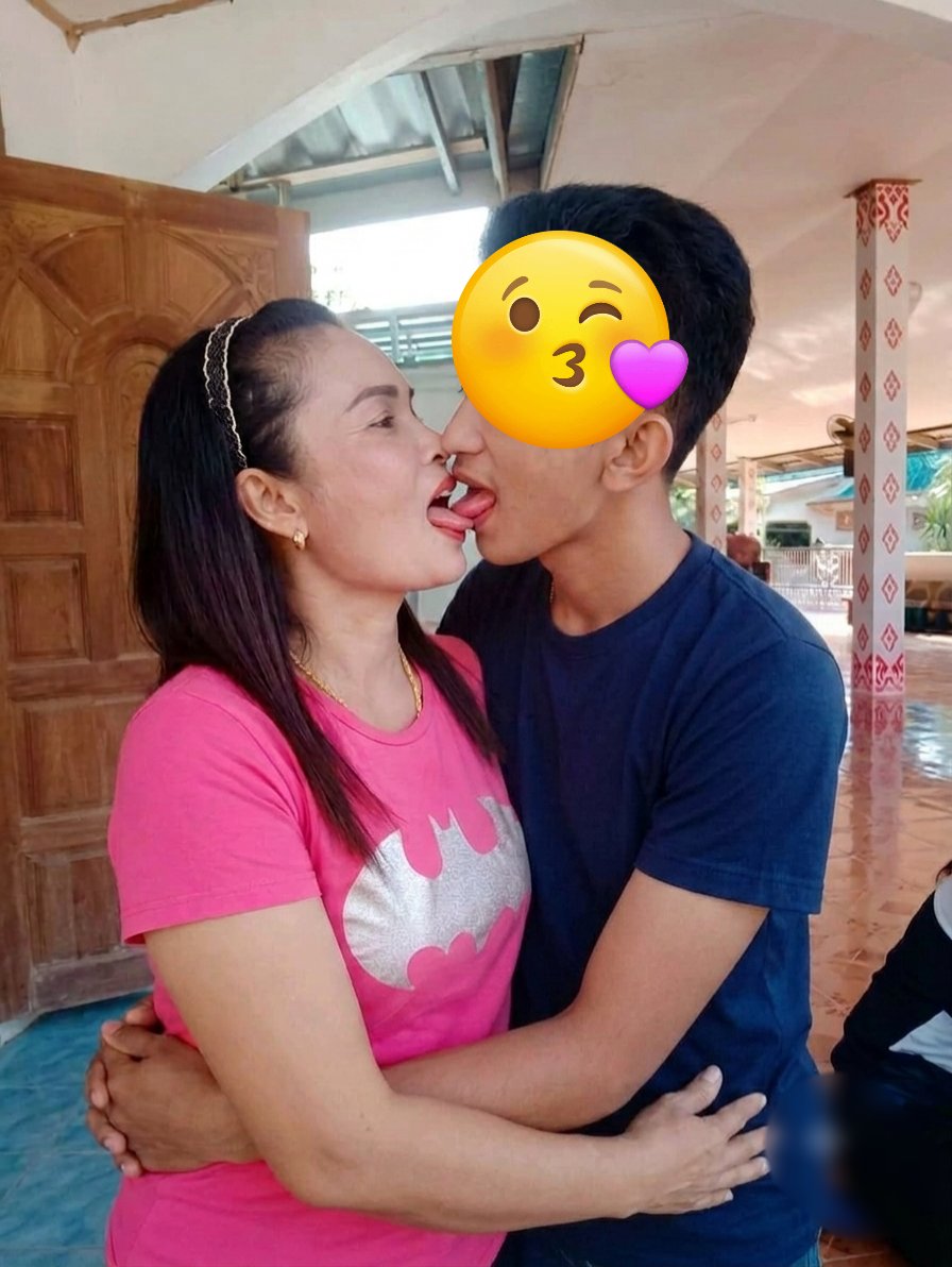 Bansida69's tweet photo. ชอบมั้ย ลูกสุดที่รักของแม่ 
#แม่เอ๋ #สาวใหญ่ #เย็ดแม่ https://t.co/8hh4TZvl2J