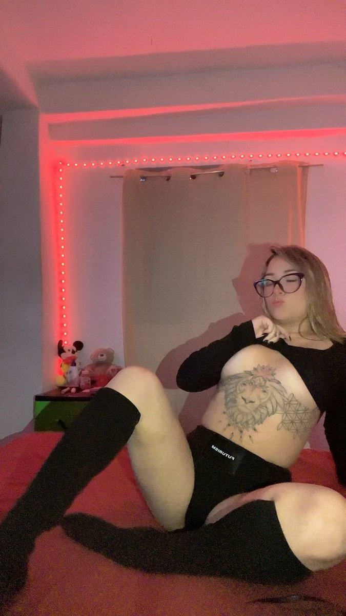 Emilybugat tweet picture