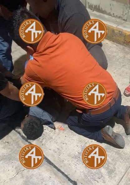 GARCIPAVON's tweet photo. Puro depravado y delincuente los que militan en Morena 🤢🤮¡Exhibamos a este tipo!😡

✍️ Noticias AM de Nicolás Romero 2.0
Denuncia ciudadana 👇

AT0RAN A UN M0R€NlSTA QU€ ANDABA MAN0S€AND0 MUJ€R€S EN LA C0L0NlA #CampestreLiberación, L0S V€CINOS L0 AMARRAR0N C0M0 PU€RC0 #NicolásRomero
#DenunciaCiudadana: "Hola, ¿podrían ayudarnos a difundir, por favor? Este sujeto anoche a mí me tocó la pompa y se echó a correr y poco después se lo hizo a otra señora y quiso hacerle otras cosas e intentó asaltarla. Afortunadamente, los vecinos escucharon y lo detuvieron, pero tenemos que lo dejen en libertad por ser de Morena, el mismo partido que gobierna".