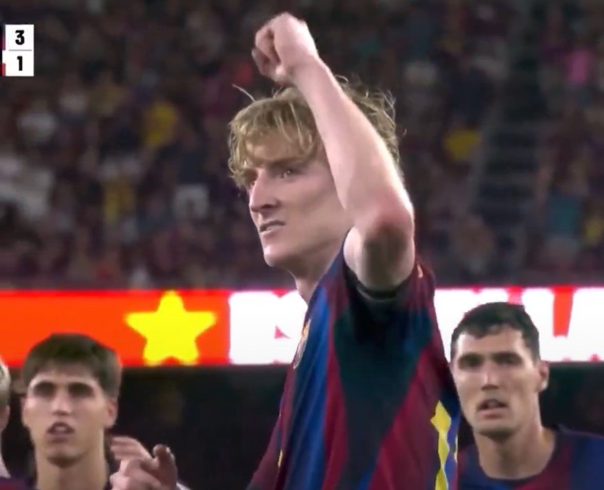 ReshadRahman's tweet photo. Gordon patting the club emblem 💙❤️ 

Truly an incredible signing. https://t.co/KfEcojIrHL