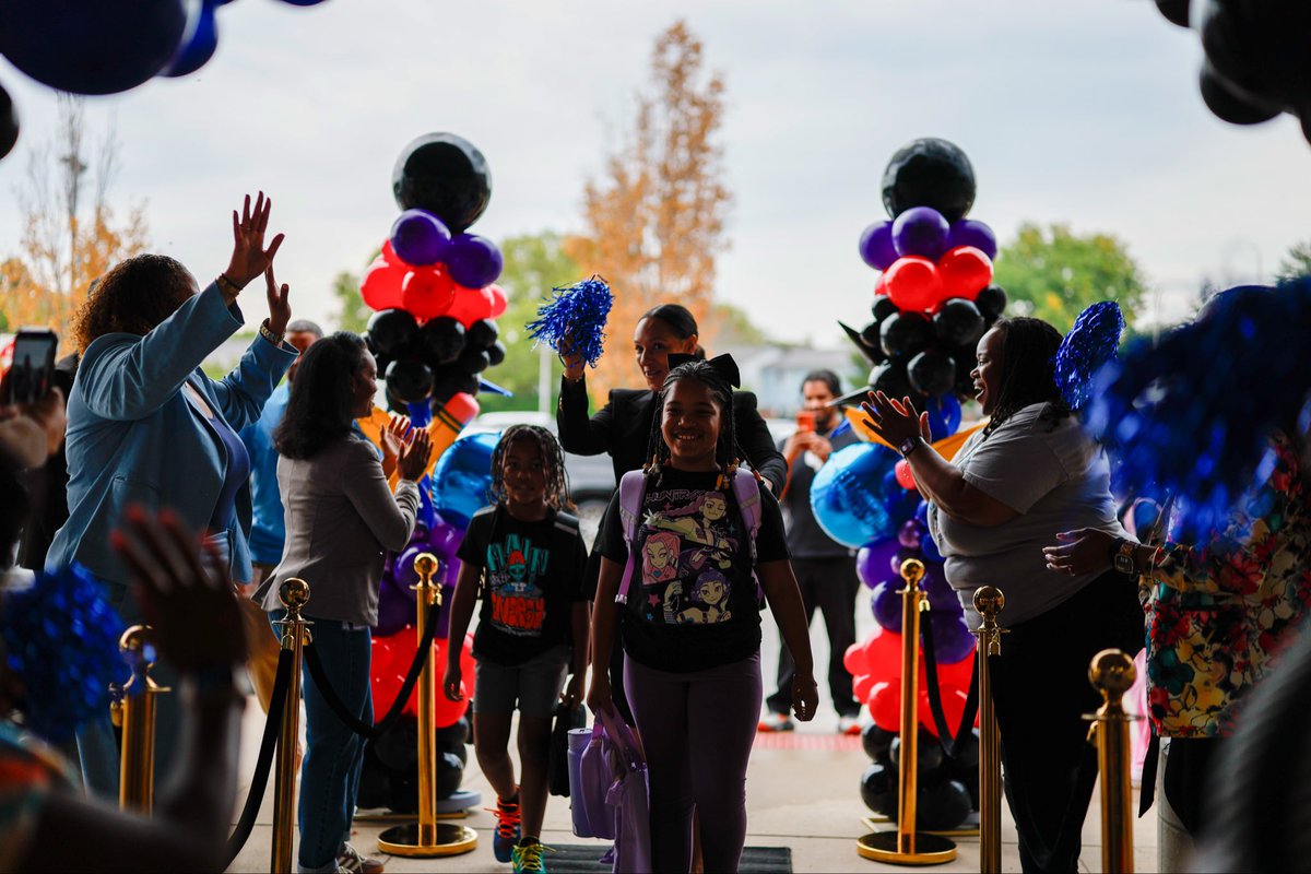 MsMarySheffield's tweet photo. There’s something special about the start of a new school year. 📚❤️ It was a joy to welcome our students back to class! To every young Detroiter, dream big and know that your city is cheering you on every step of the way. Here’s to a great school year! #RiseHigher https://t.co/kfnOzgmFpv